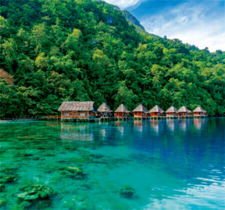 5/6月 セラム島(インドネシア) 世界のリゾート(フィルムカレンダー） 2023年カレンダーの画像